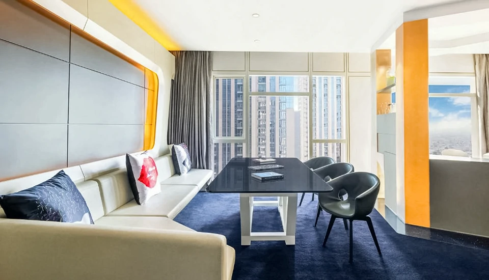 وی هتل دبی کیوریو کالکشن با هیلتون